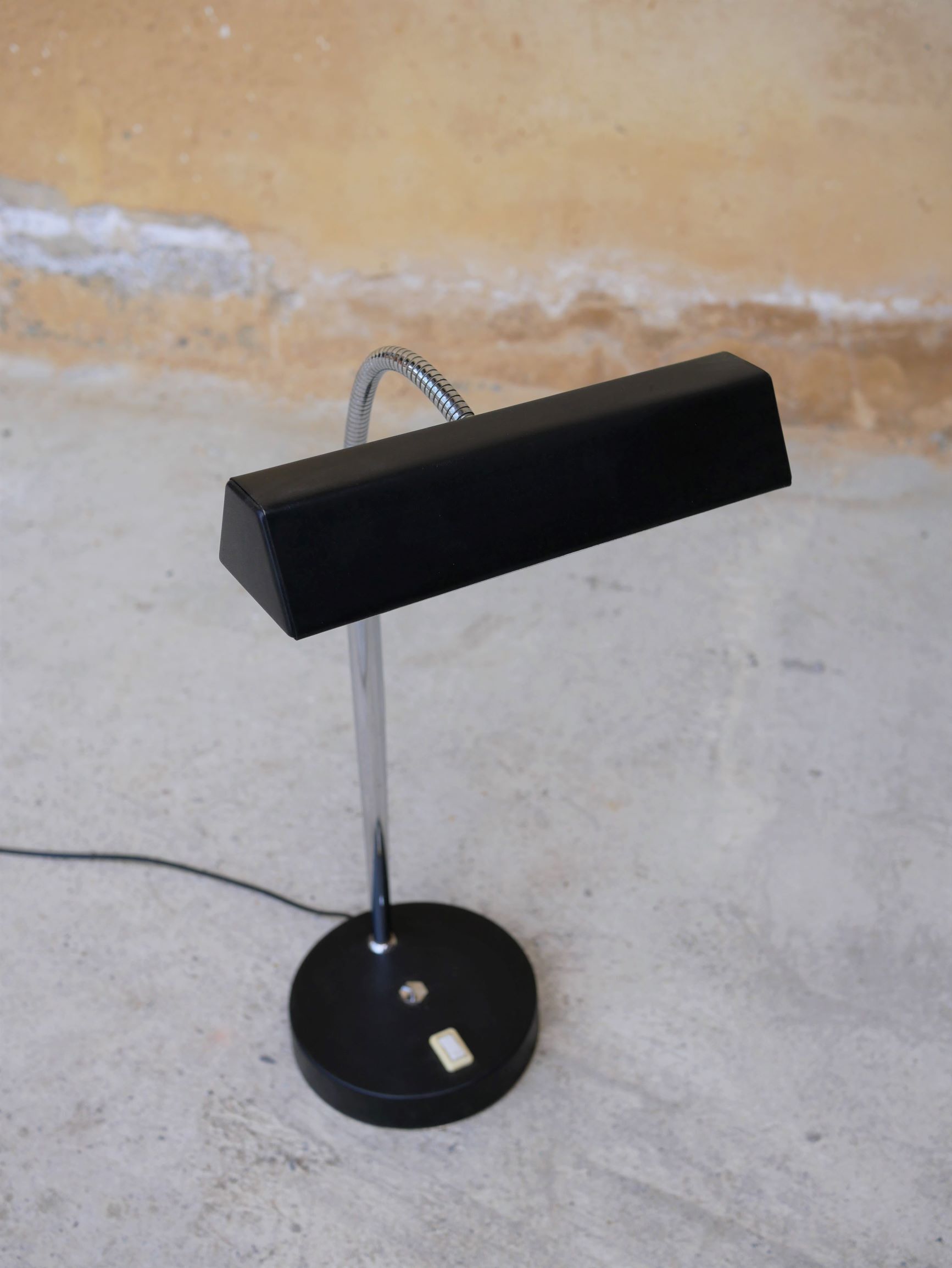 Black vintage desk lamp
