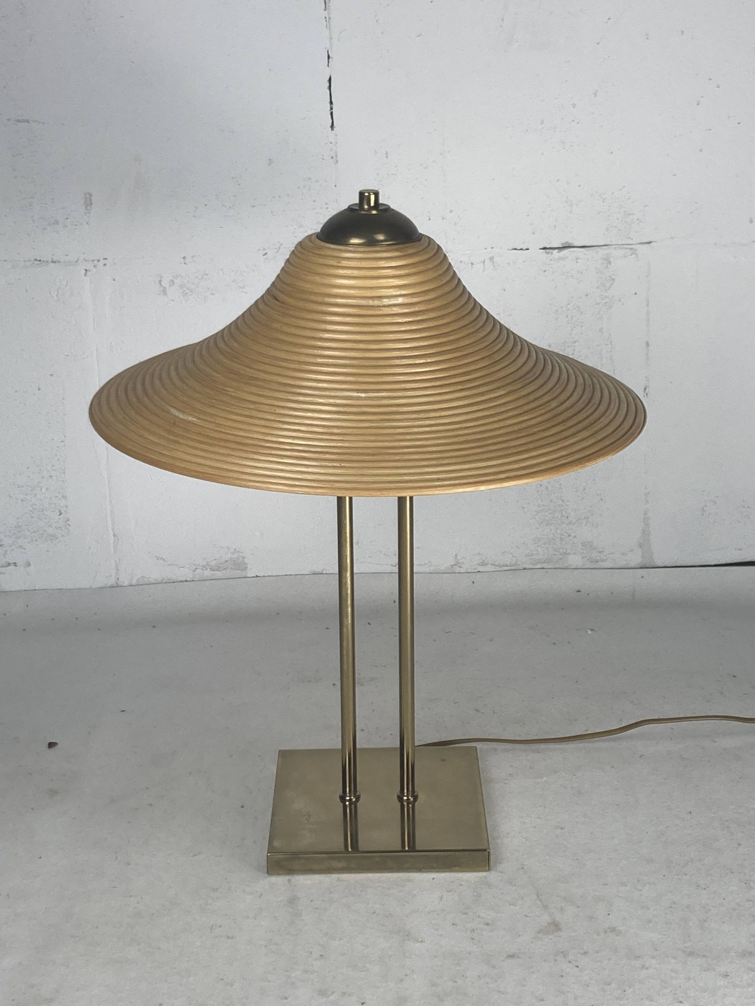 Lampe de table en laiton et rotin en roseau, Italie 1970