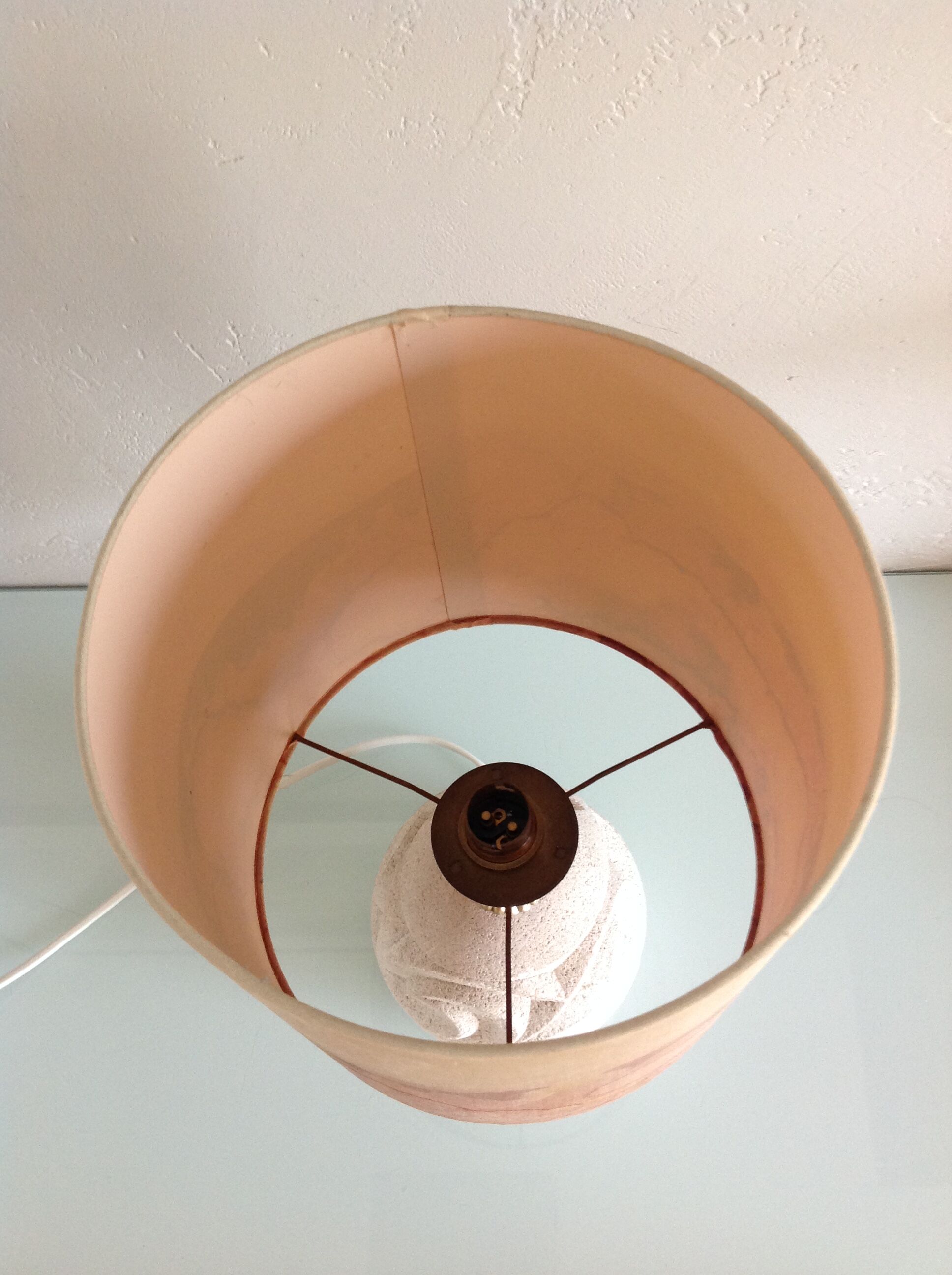 Ovoid lamp in carved stone and printed lampshade / vintage 60-70s