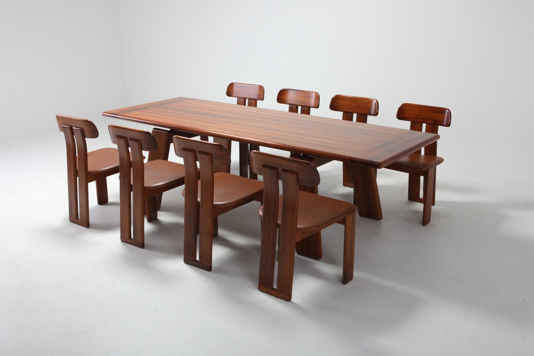 Postmodern walnut dining table by Afra - Tobia Scarpa 1980