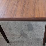 Scandinavian table with extensions