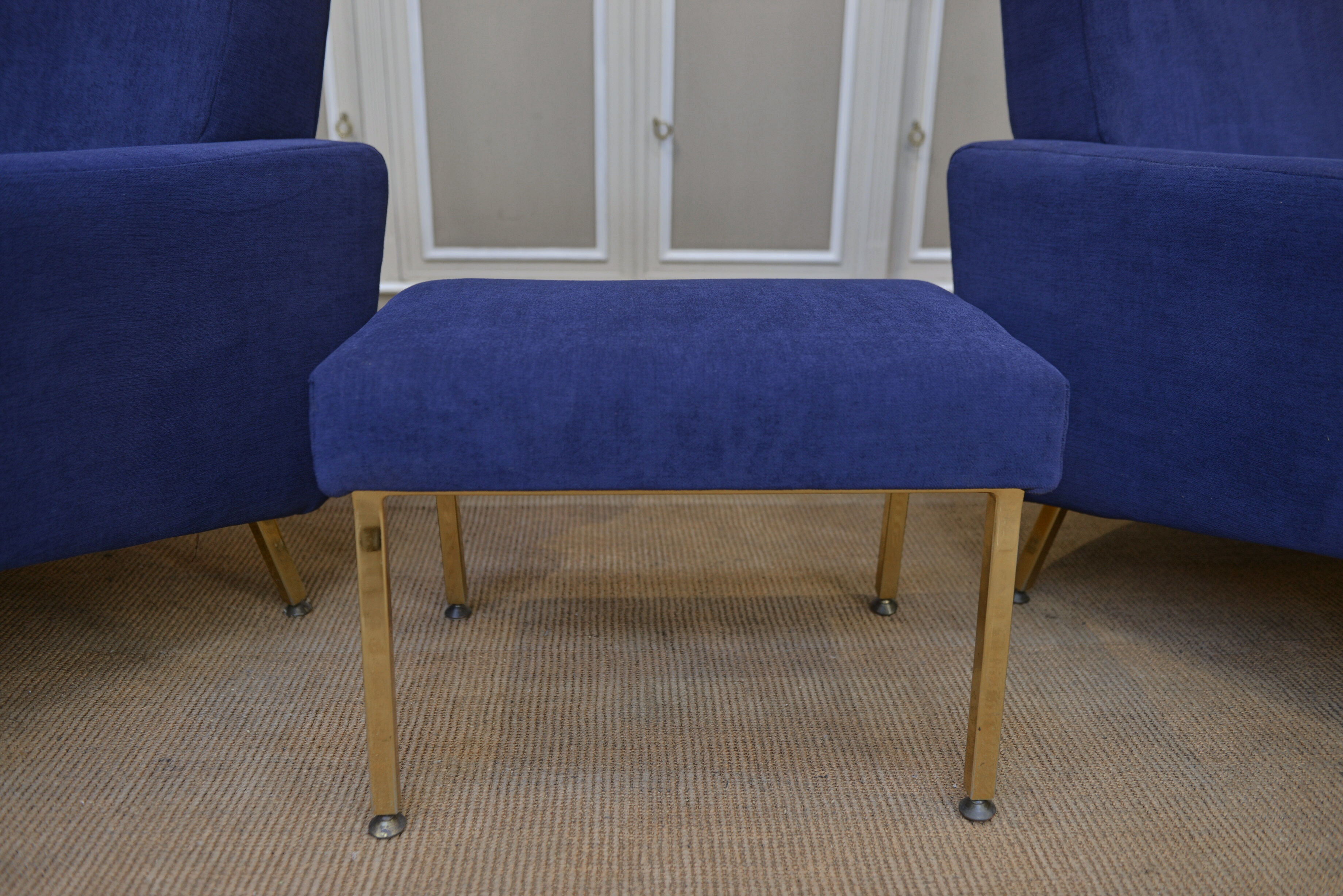 Pair of armchairs and ottoman vintage 1950 in blue velour and brass