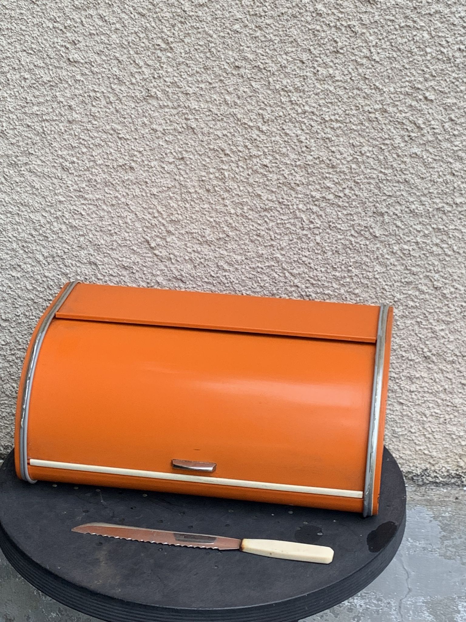 Bread box orange metal and its vintage knife 1970