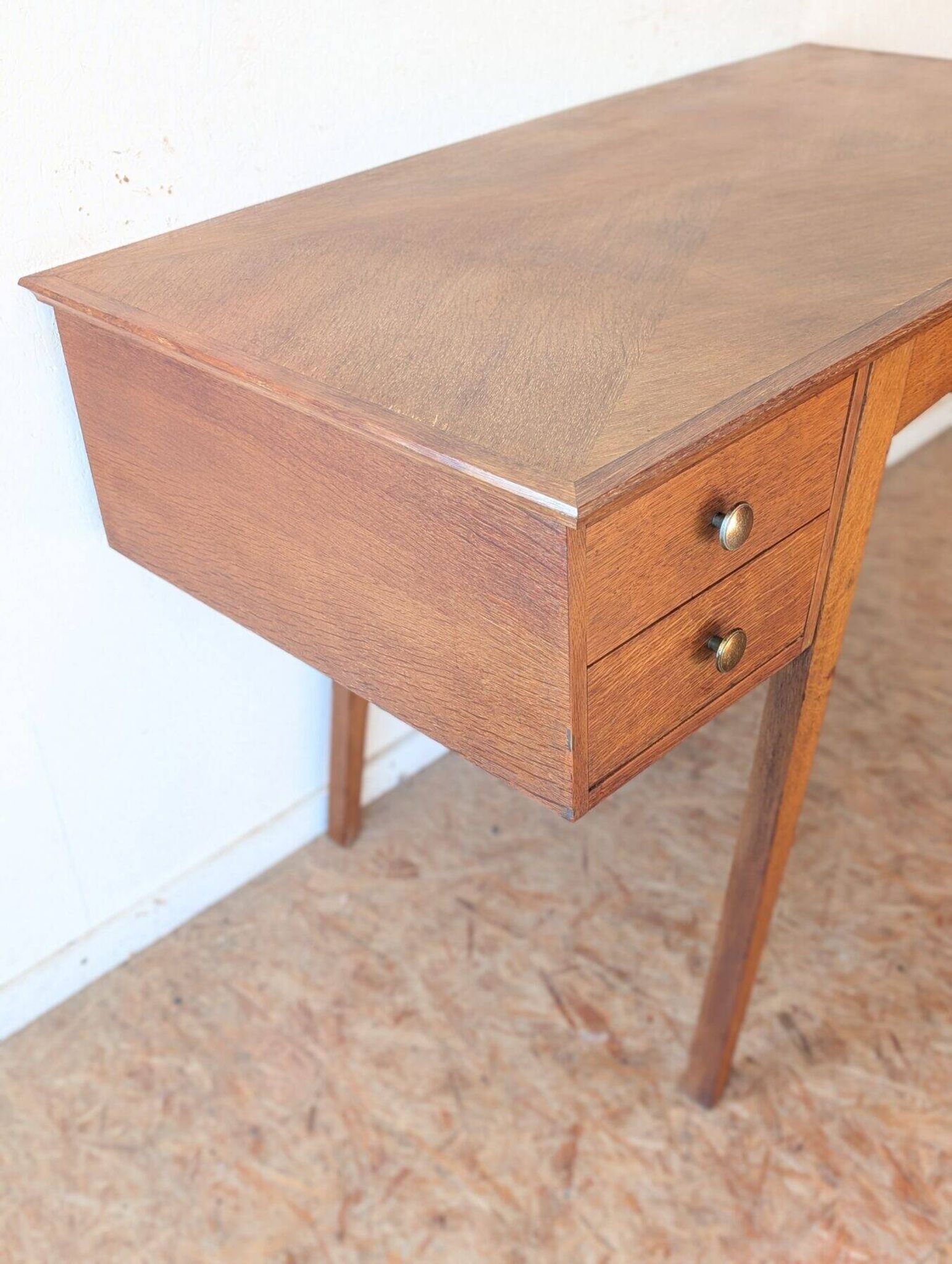 Bureau recto-verso chêne pieds compas des années 50