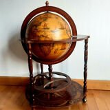 Vintage world map bar