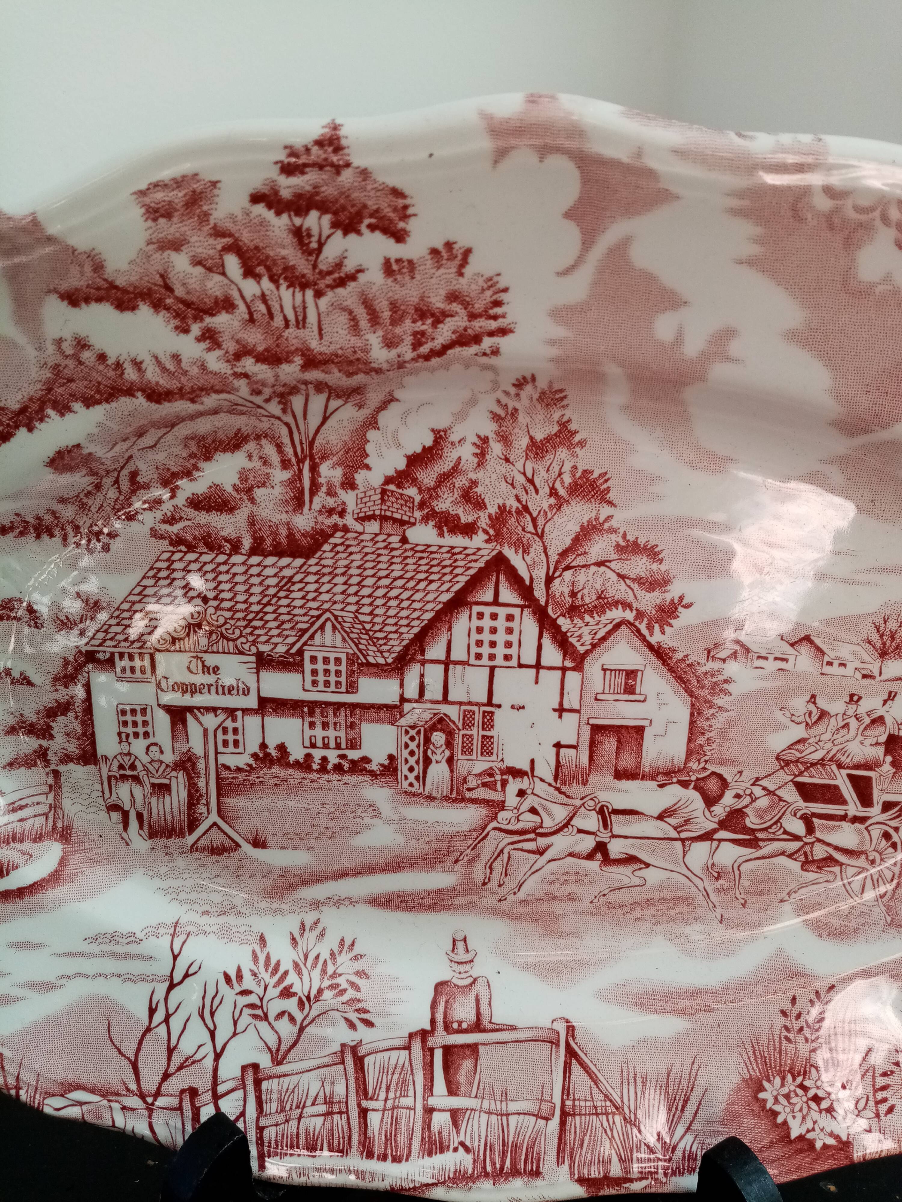 Staffordshire dish and gravy boat