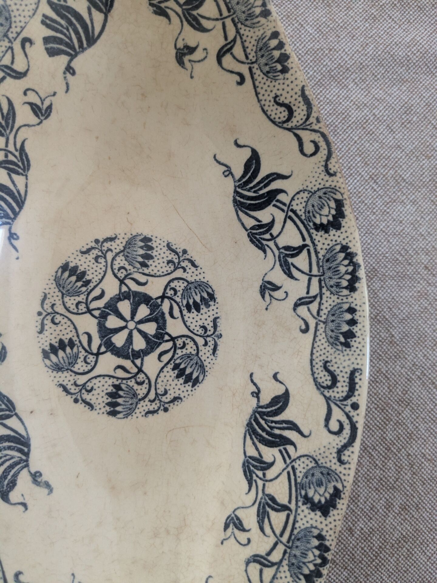 Two Sarreguemines Roxane dishes.