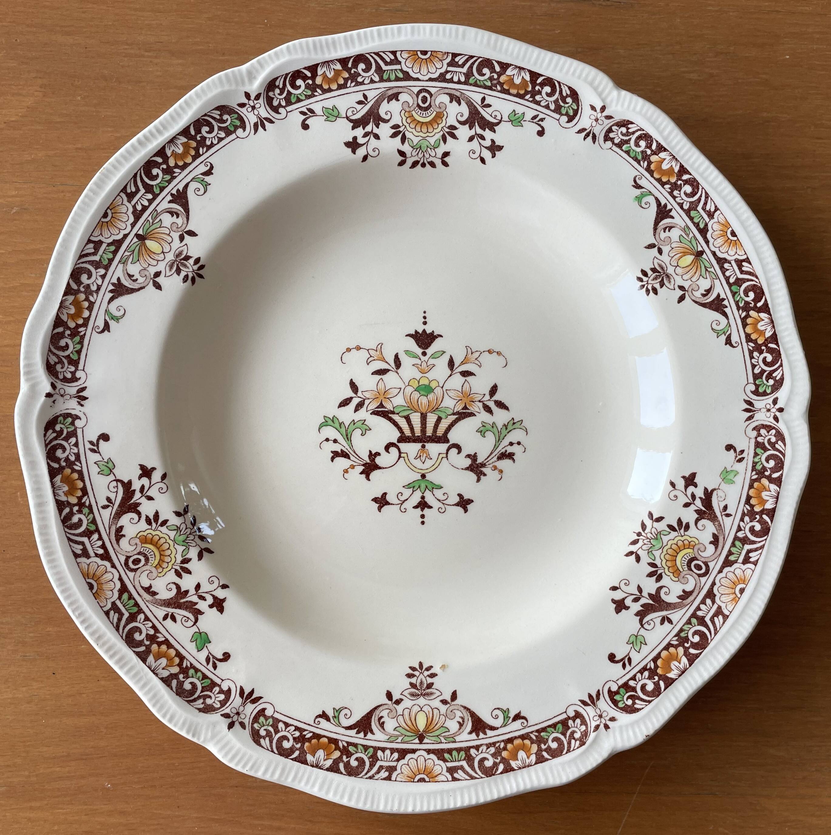 6 antique semi-deep plates in Longchamp earthenware.