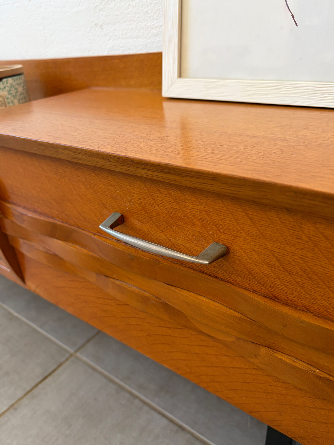 Shallow low vintage enfilade