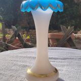 Vase in soapy opaline and flag blue corolla