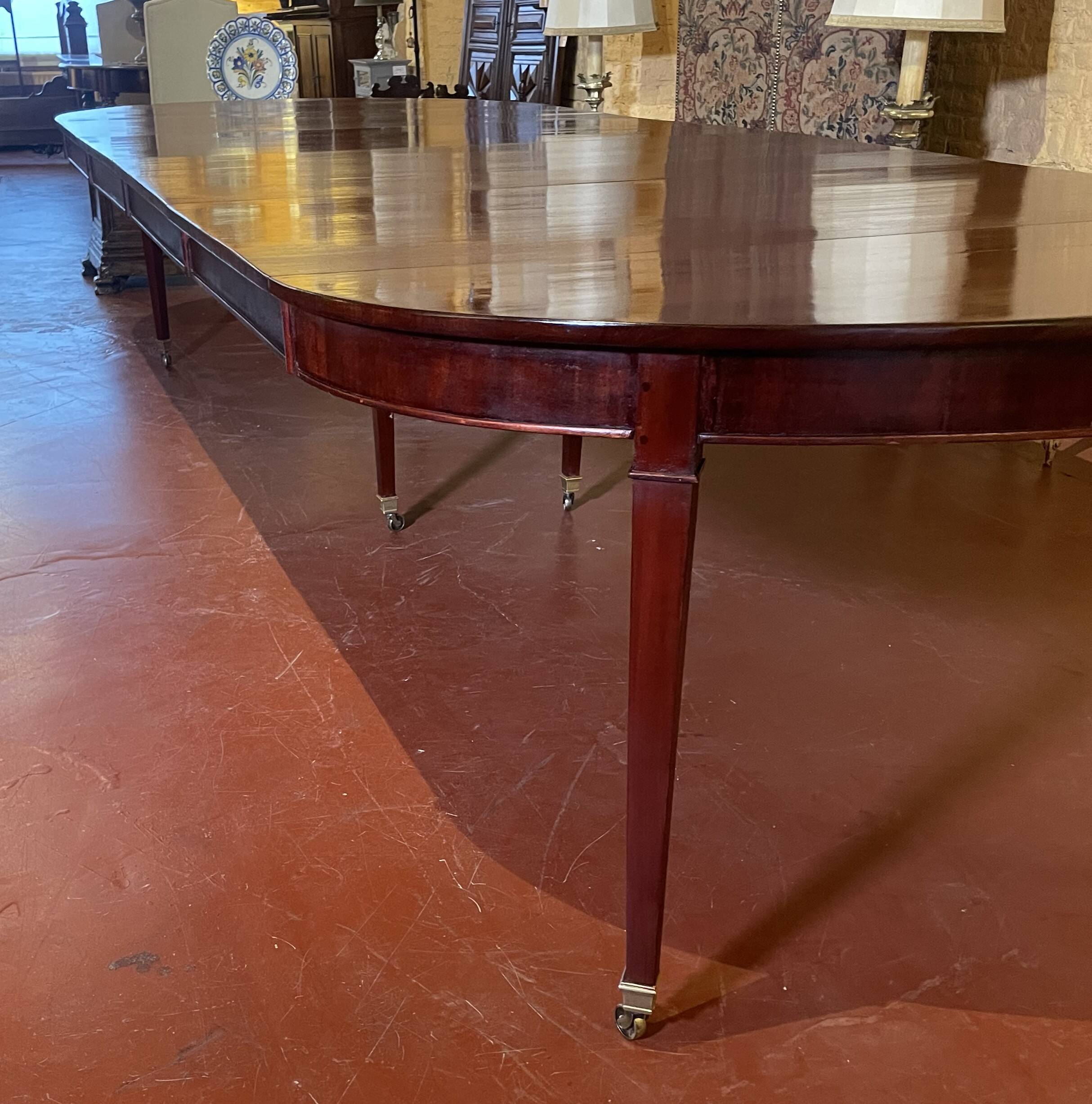 Extensible Louis XVI dining table in period Directoire mahogany.