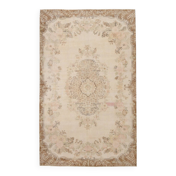 Tapis Aubusson ancien tons beiges et roses, élégant et raffiné, 209x335 Cm