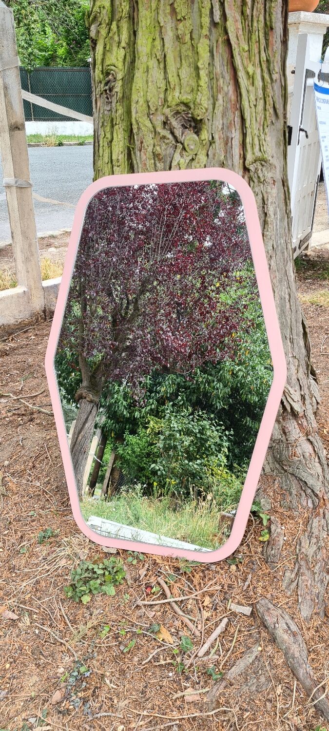 Pink mirror