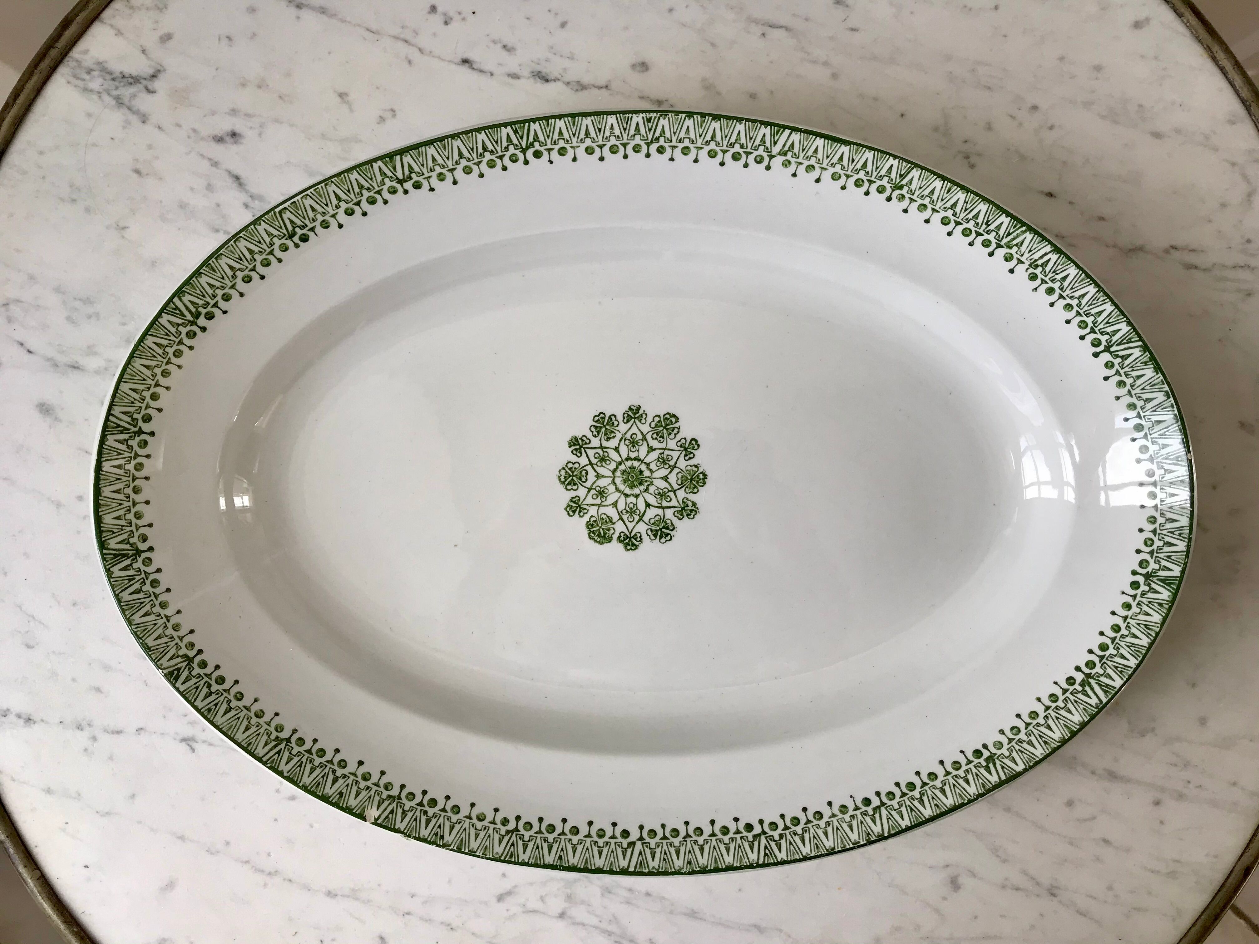 Plat oval Terre de Fer St Amand vert début XXème