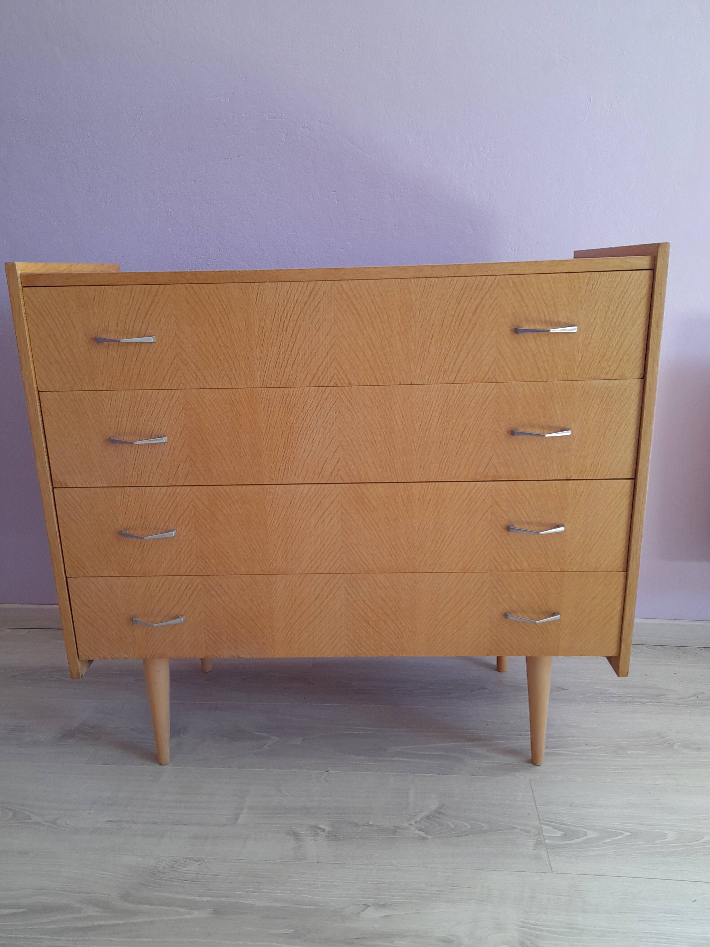 Vintage oak chest of drawers