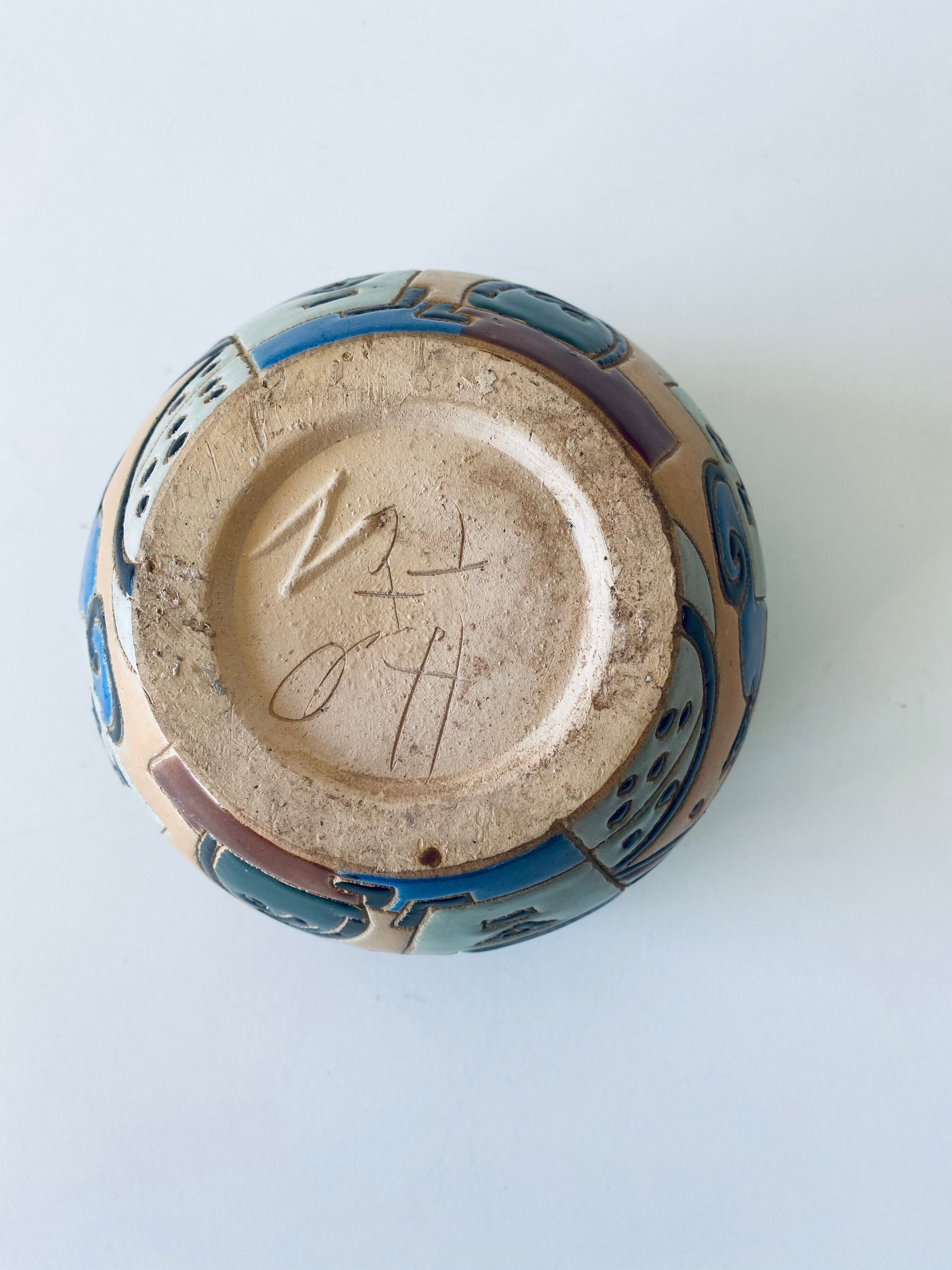 Hide ethnic pot in earth