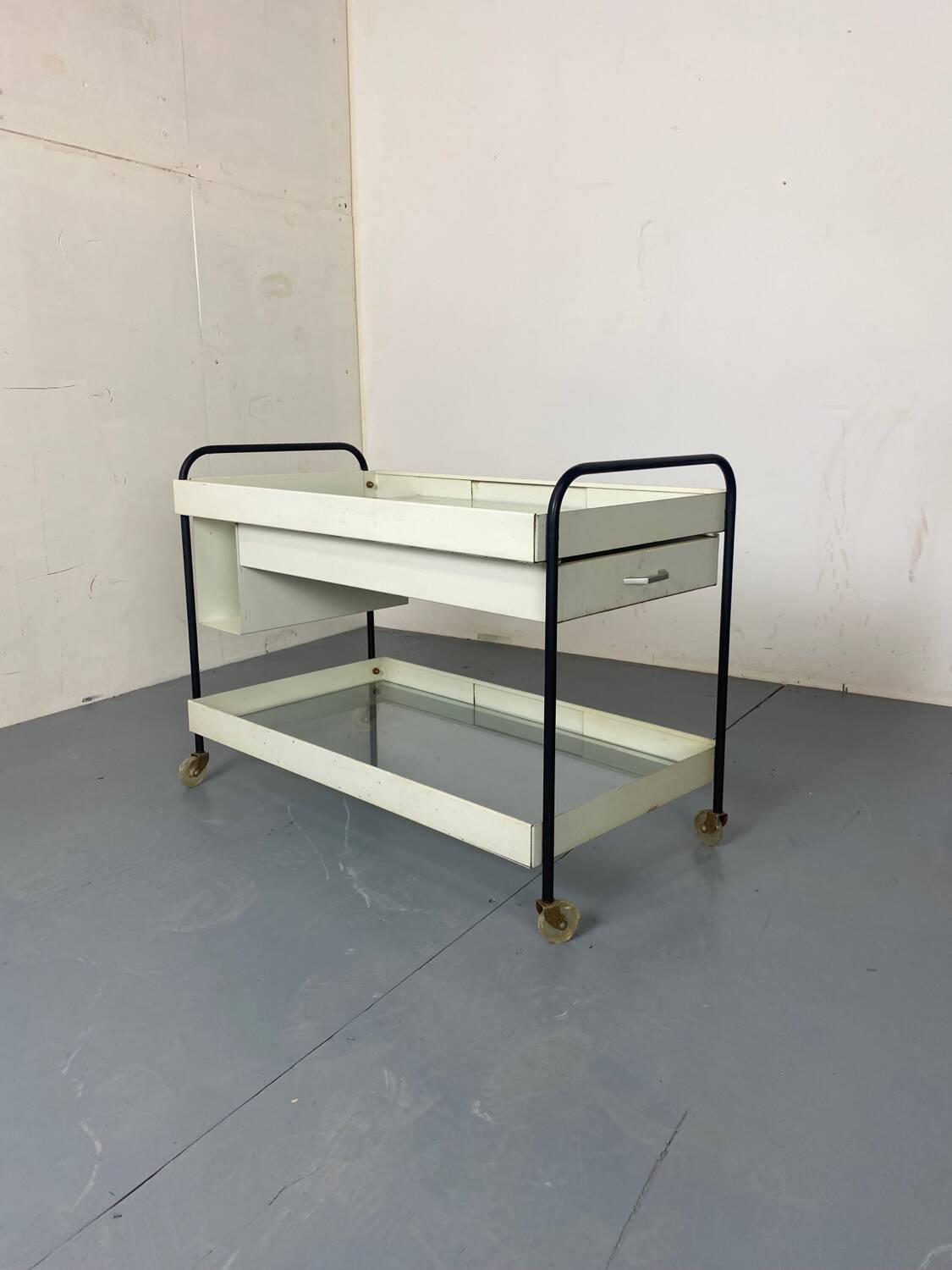Mid-Century Modernist Pilastro Side Table Serving Trolley by Coen De Vries for Pilastro, 1950s