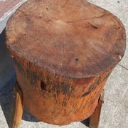 Table ou billot de boucher ancien tripode.