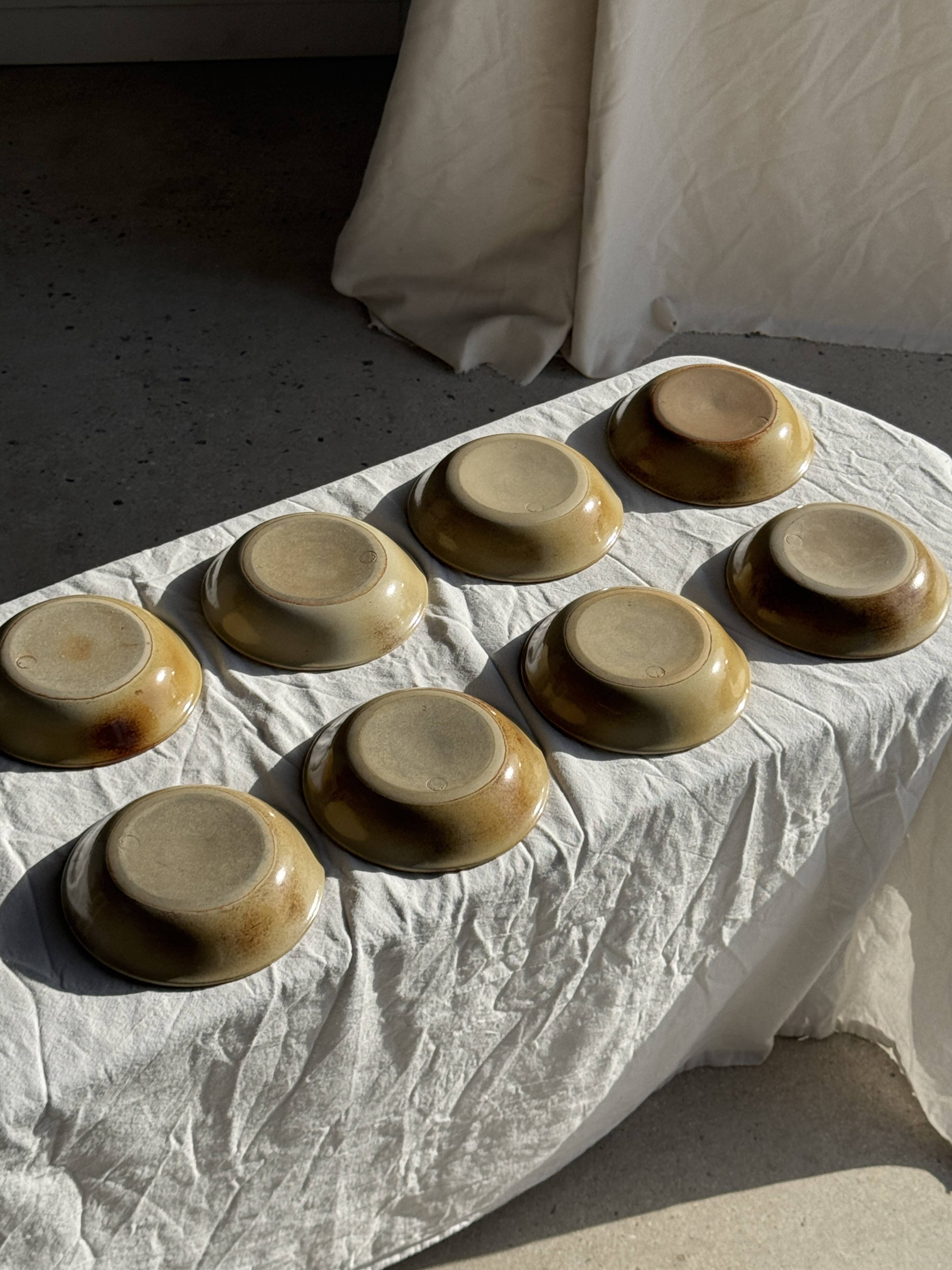 Set of 8 brown-rimmed stoneware deep plates Atelier Saint Simon D19.5