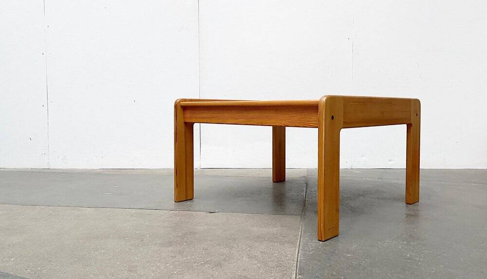 Vintage coffee table in Swedish pine by Yngve Ekström for Swedese, 1970s.