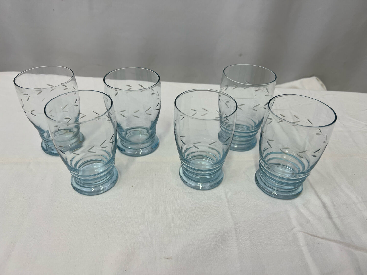 6 blue vintage glasses