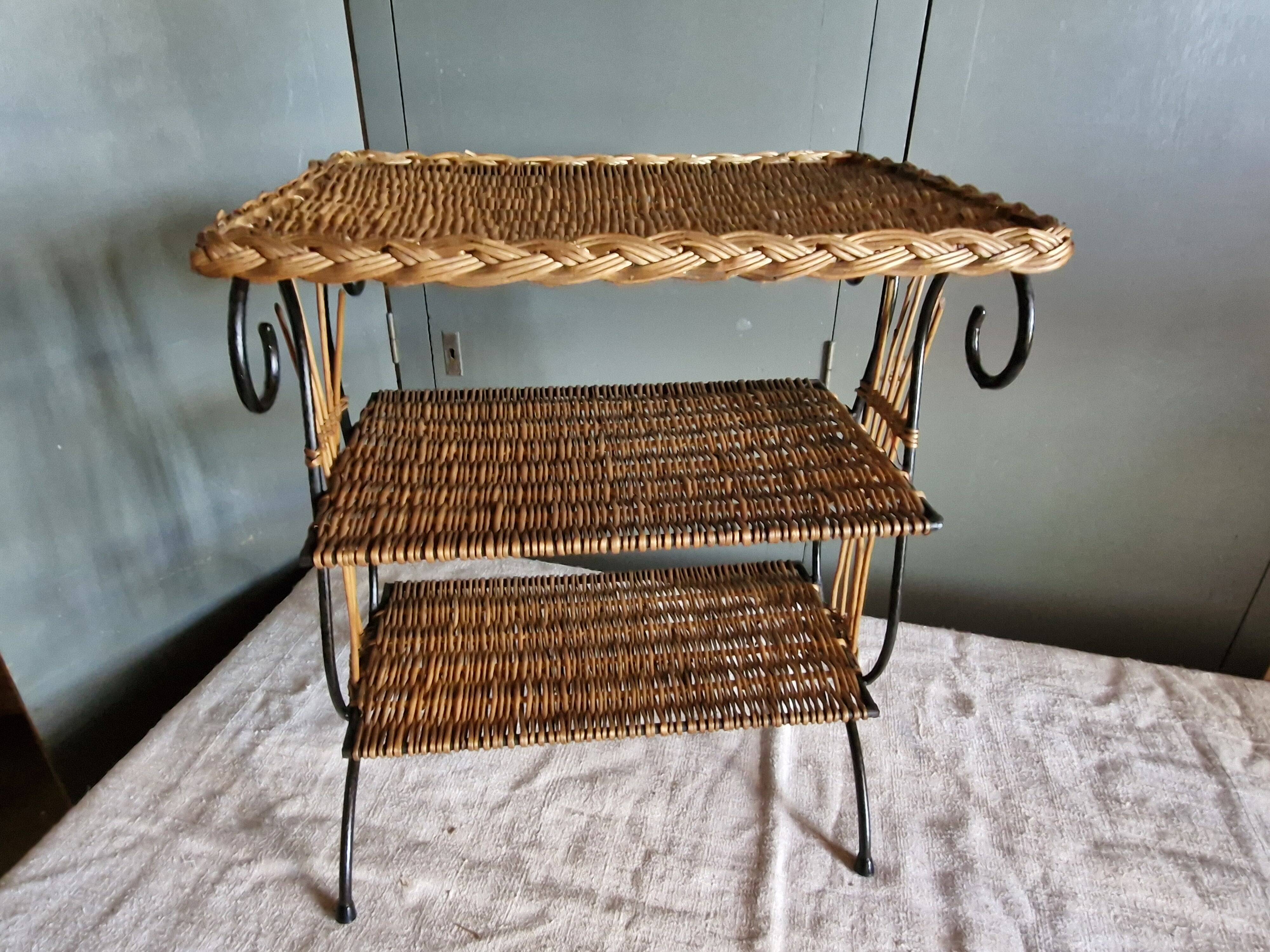 Small antique piece of furniture from the 1960s made of rattan and wrought iron in the shape of a lyre.