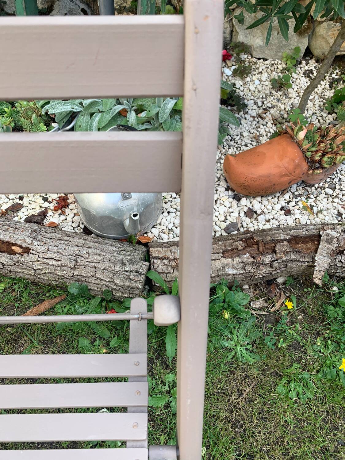 Children's folding chair