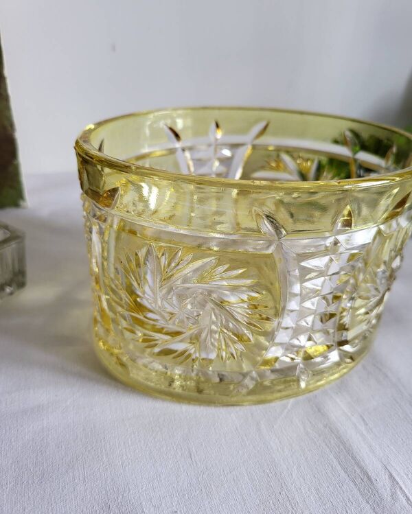 Coupe en verre taillé centre de table