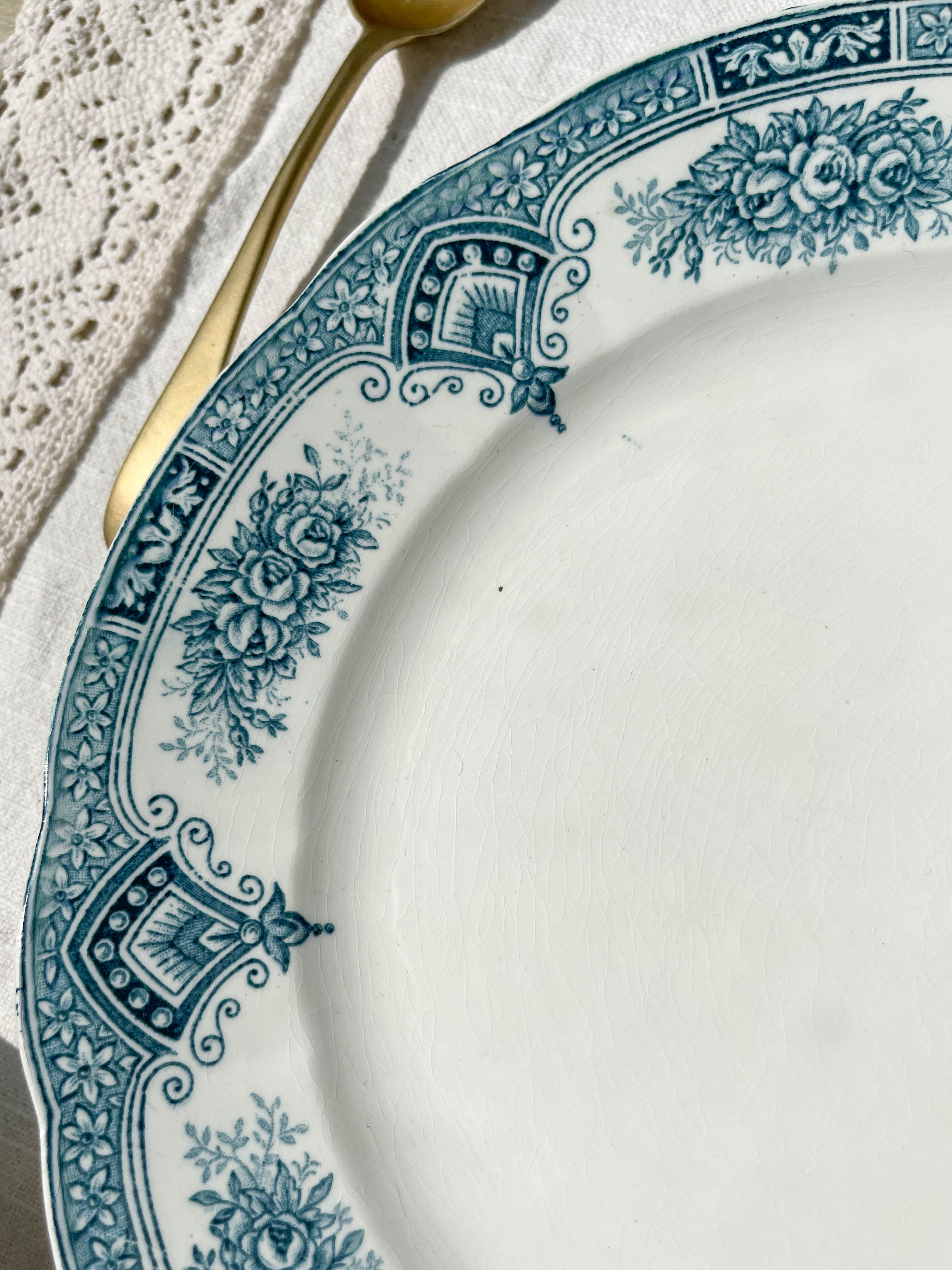 6 vintage flat plates iron earth onnaing model "spring"