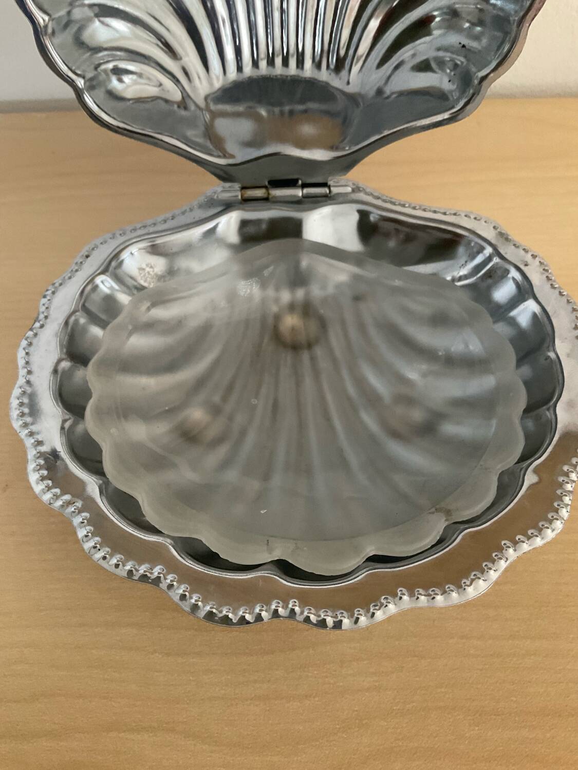 Vintage shell butter dish in silver metal and glass