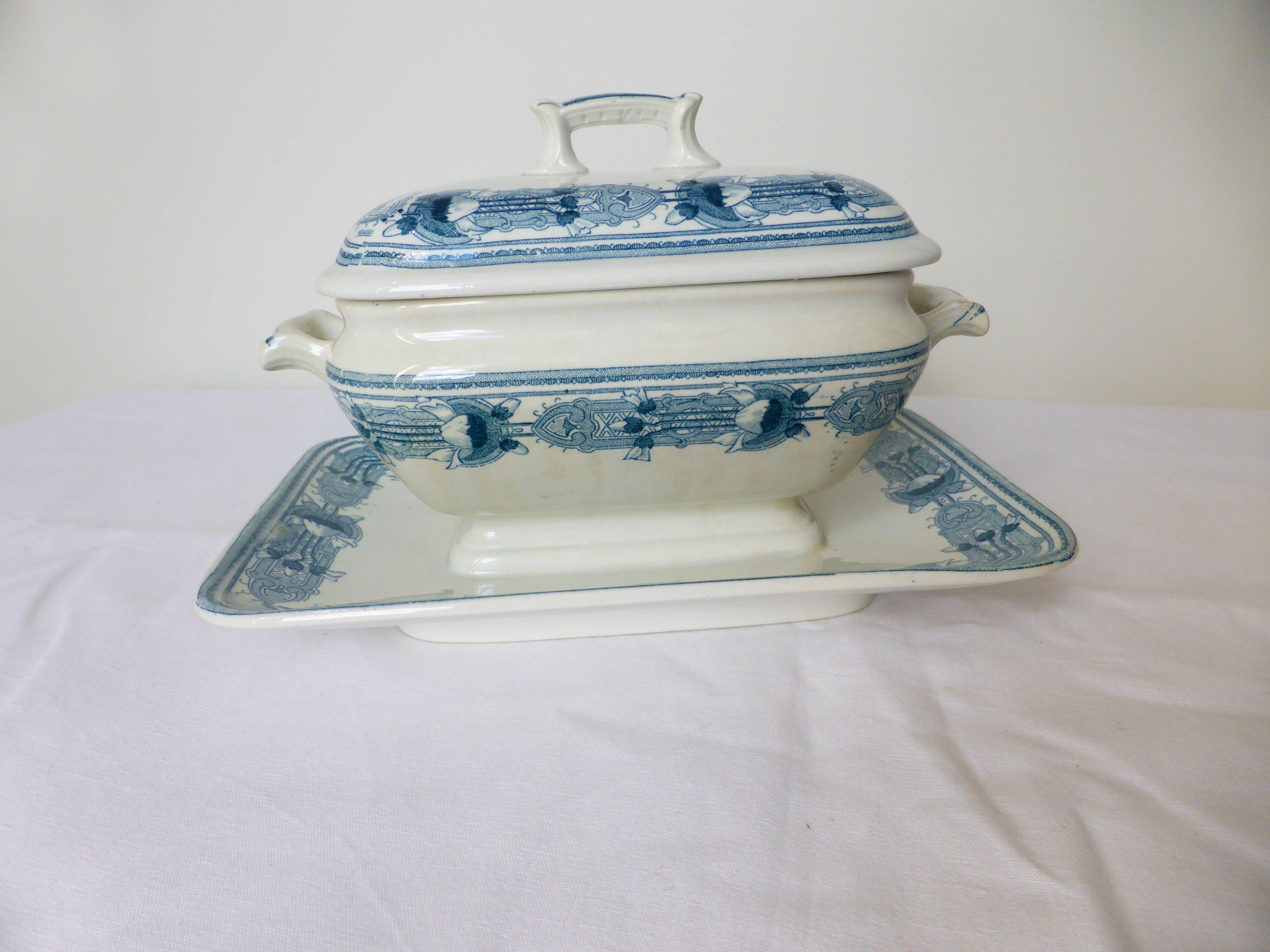 Saucière vintage Massena en porcelaine