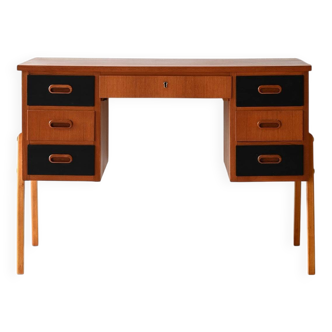 Bureau vintage scandinave avec tiroirs noirs