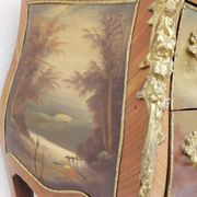 Louis XV curved chest of drawers in Martin varnished marquetry