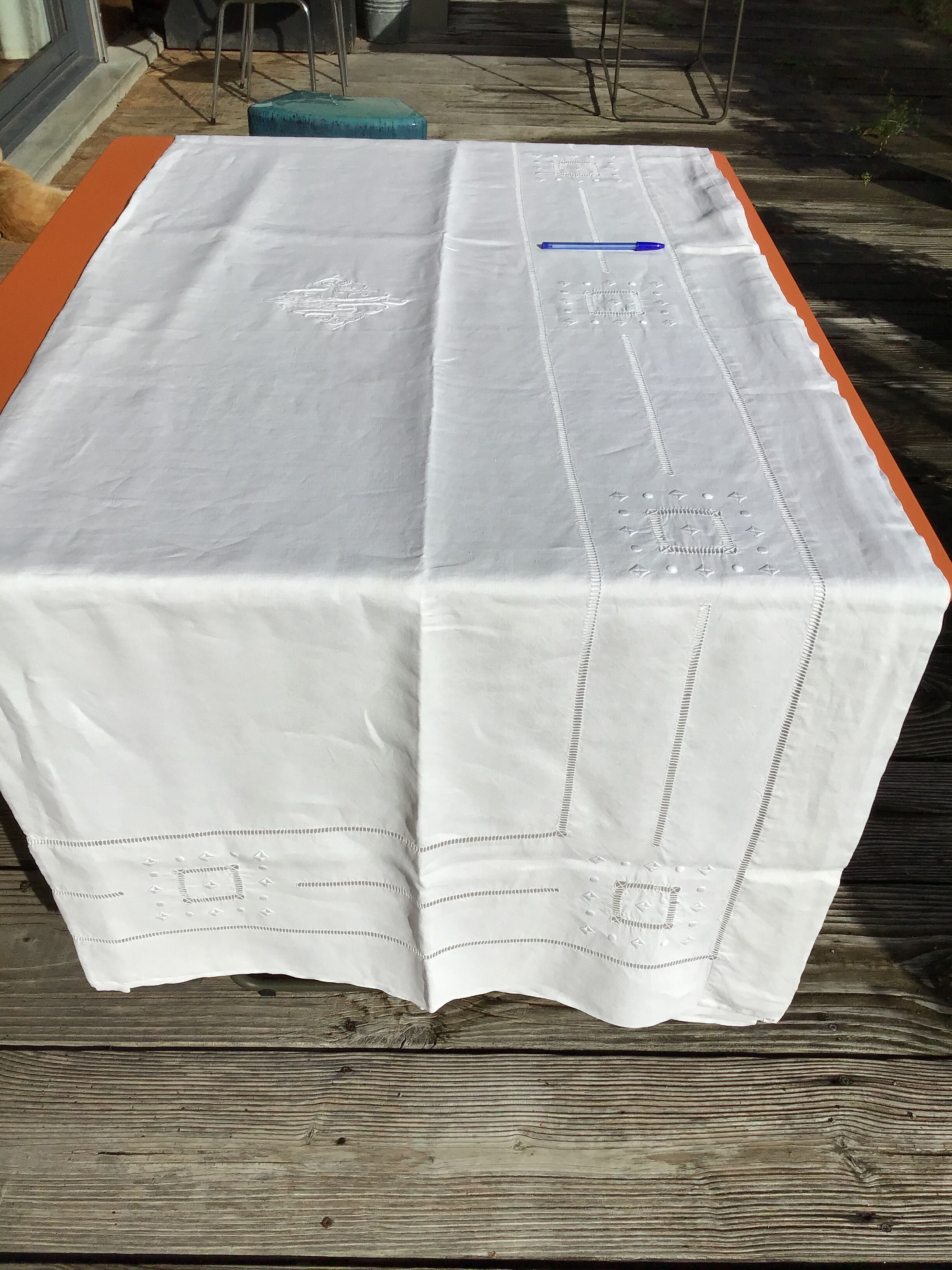 Drap 2-seater MG linen at the end of the triple-scale - open squares