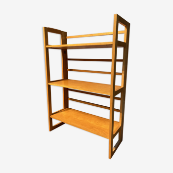 Foldable shelf