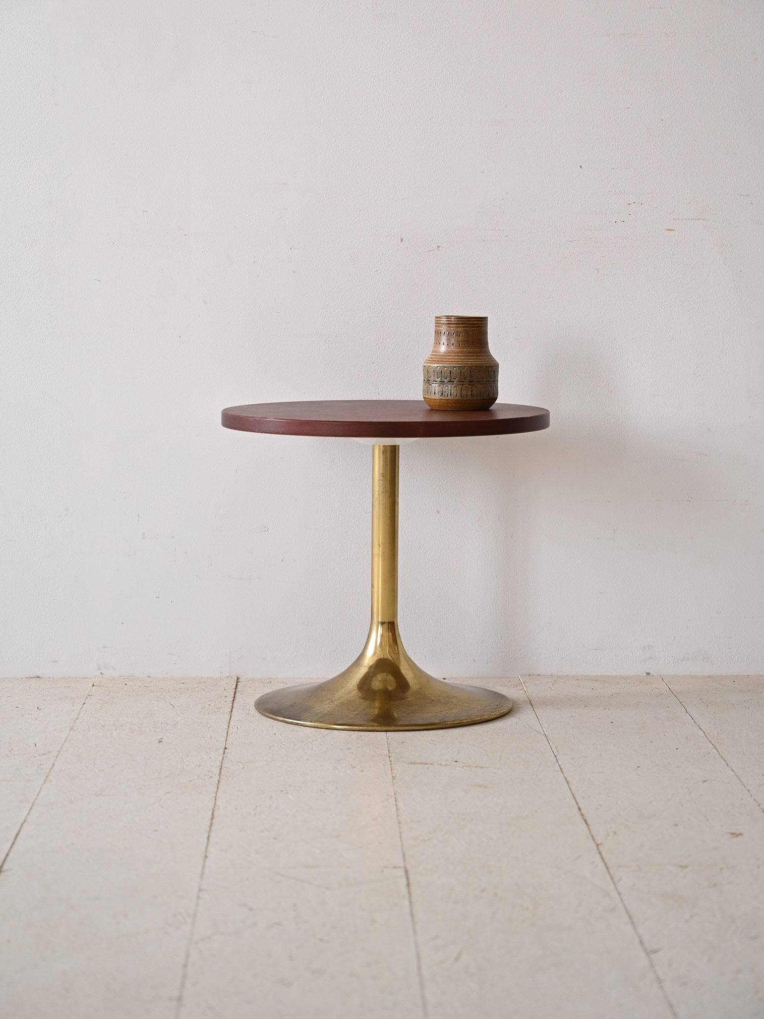 Table basse ronde vintage en cuir et métal