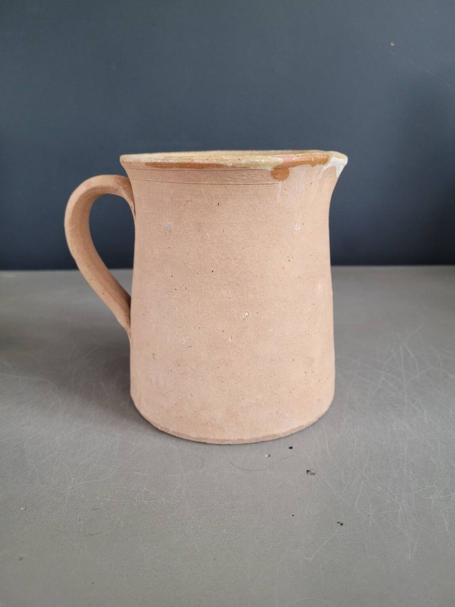 Pichet pot à lait ancien en terre cuite vernissée
