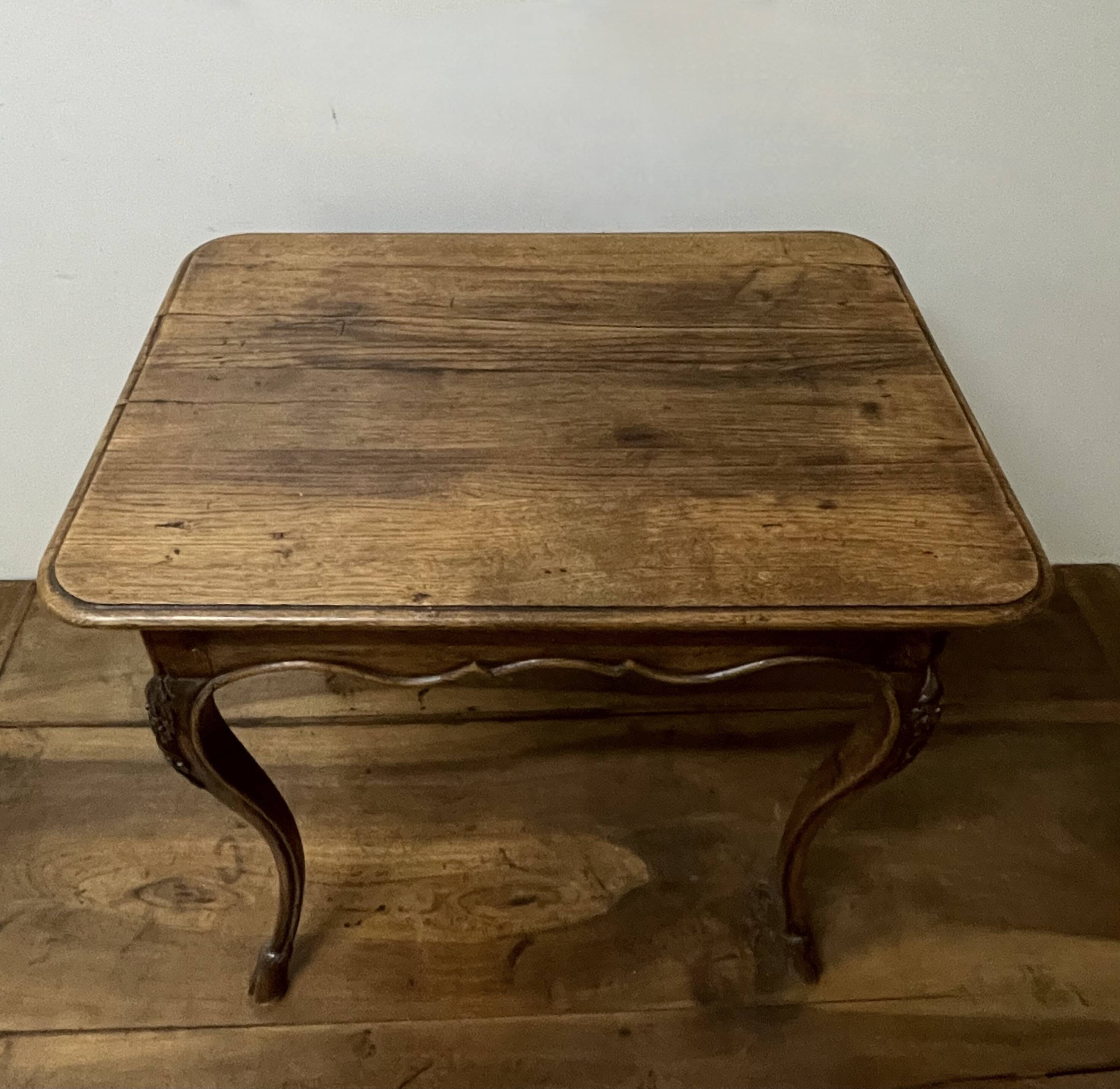 Table d appoint en chêne d époque du XIX ème siècle