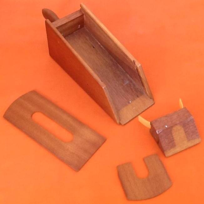 Dealer shoe distributor for playing cards Mahogany wood