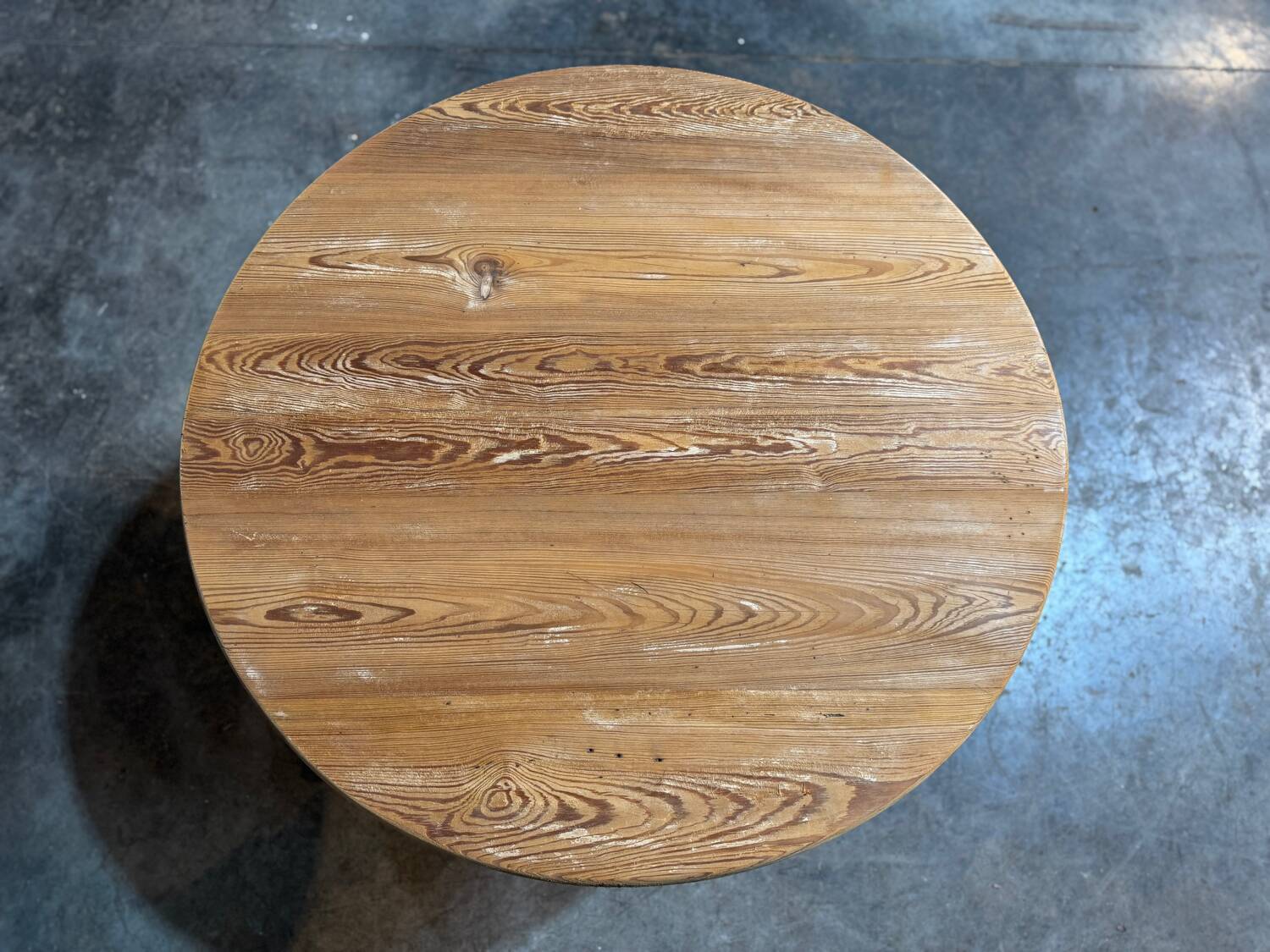 Round table in pitch pine and oak