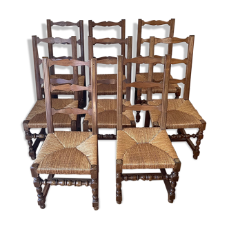 Set de 8 chaises Louis XIII en noyer