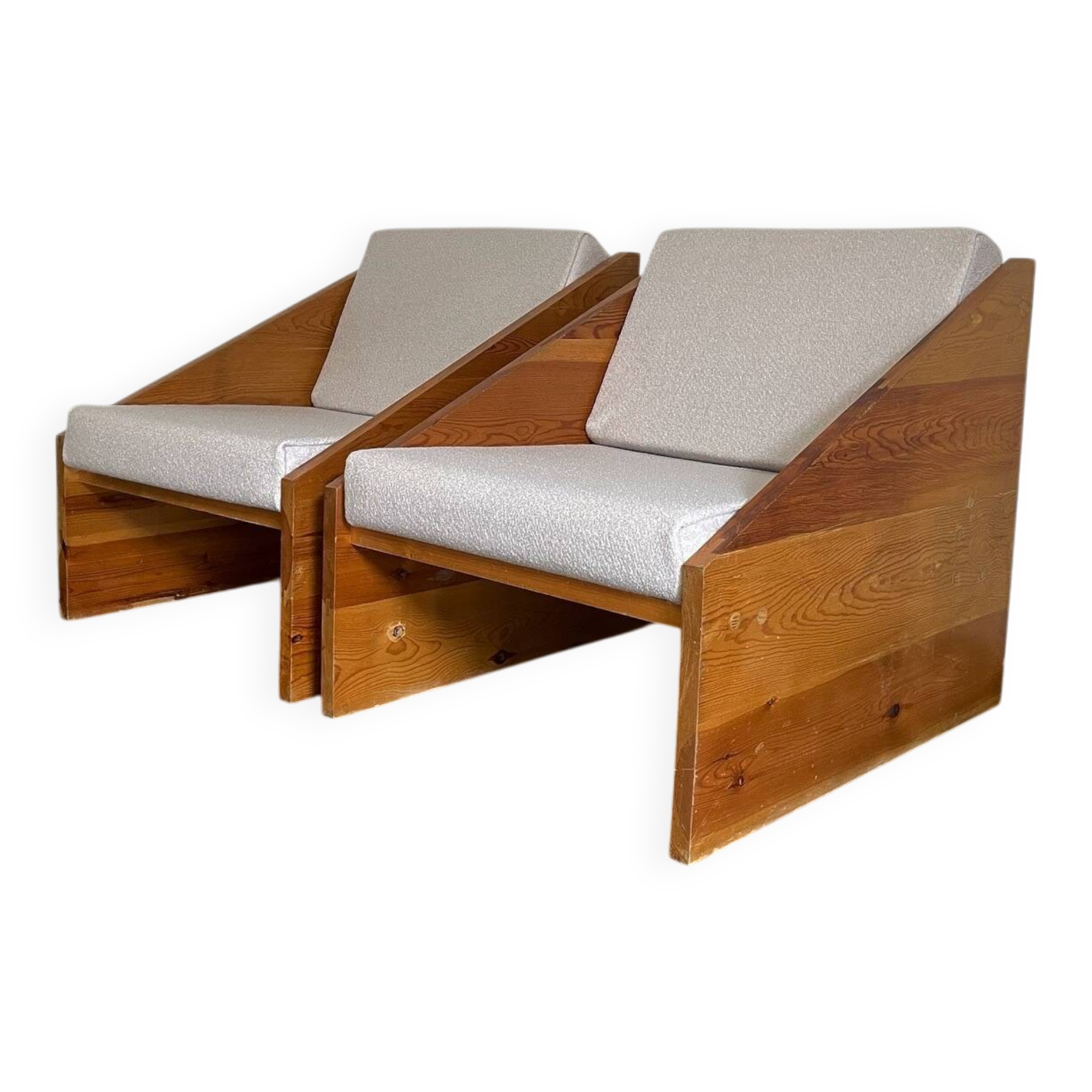Fauteuils rationalistes en pin massif
