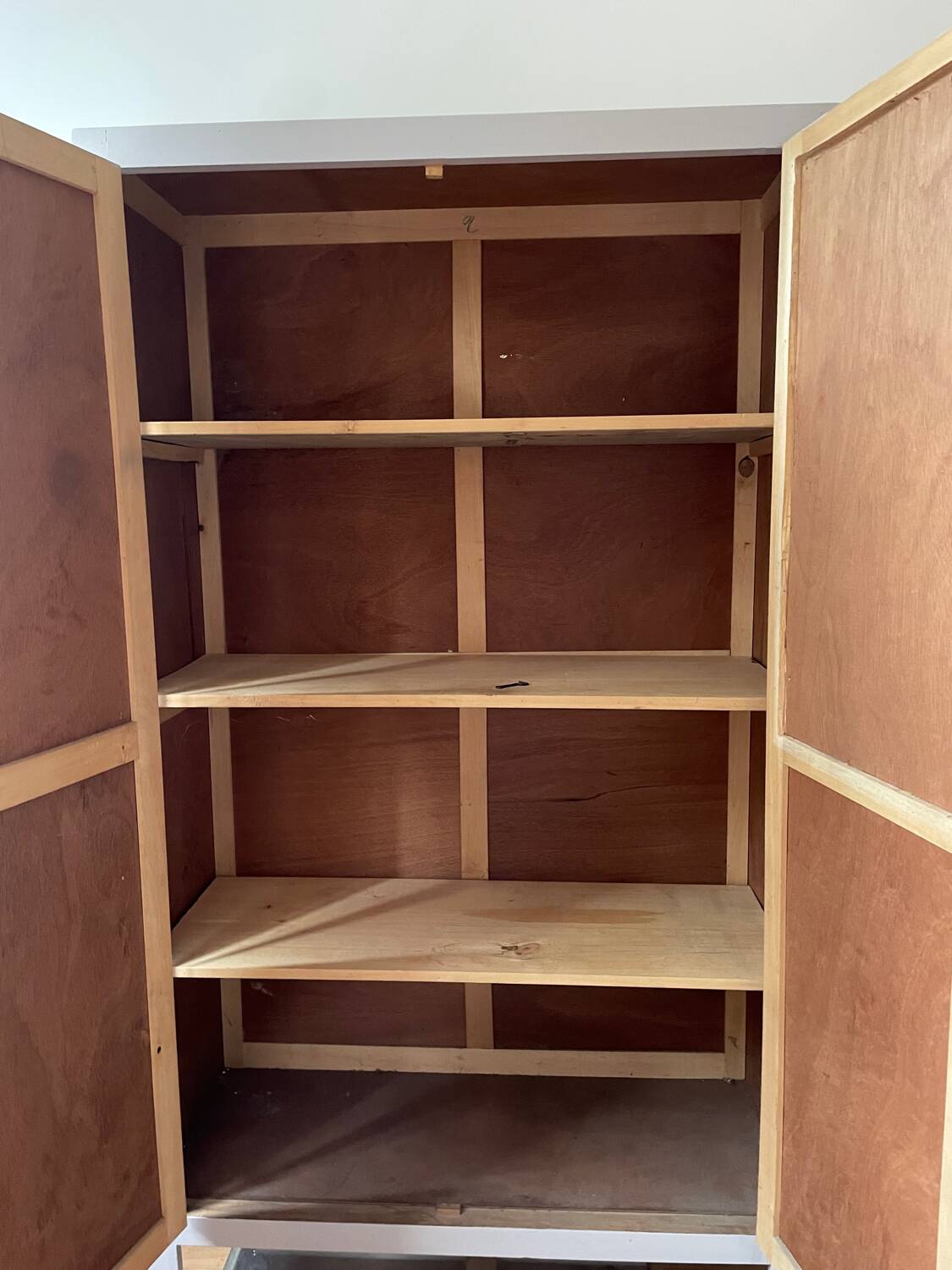 Armoire parisienne taupe