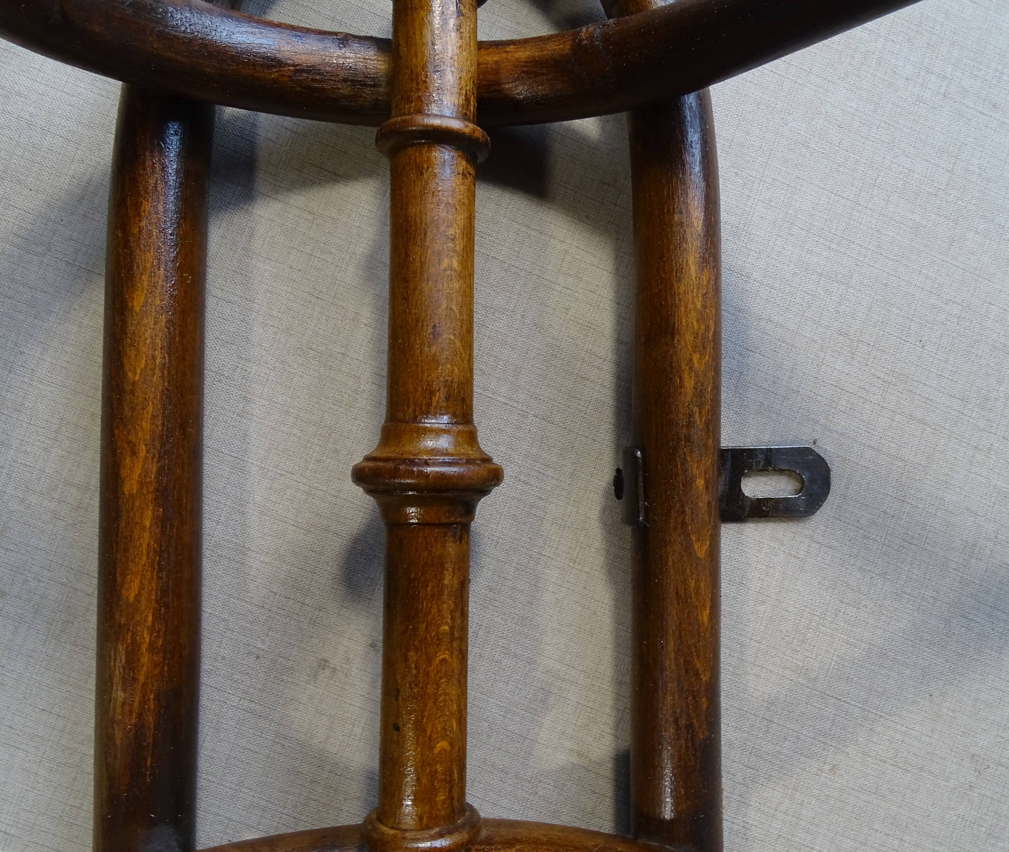 Wall coat rack by Kohn, bent wood 1910, no Thonet.