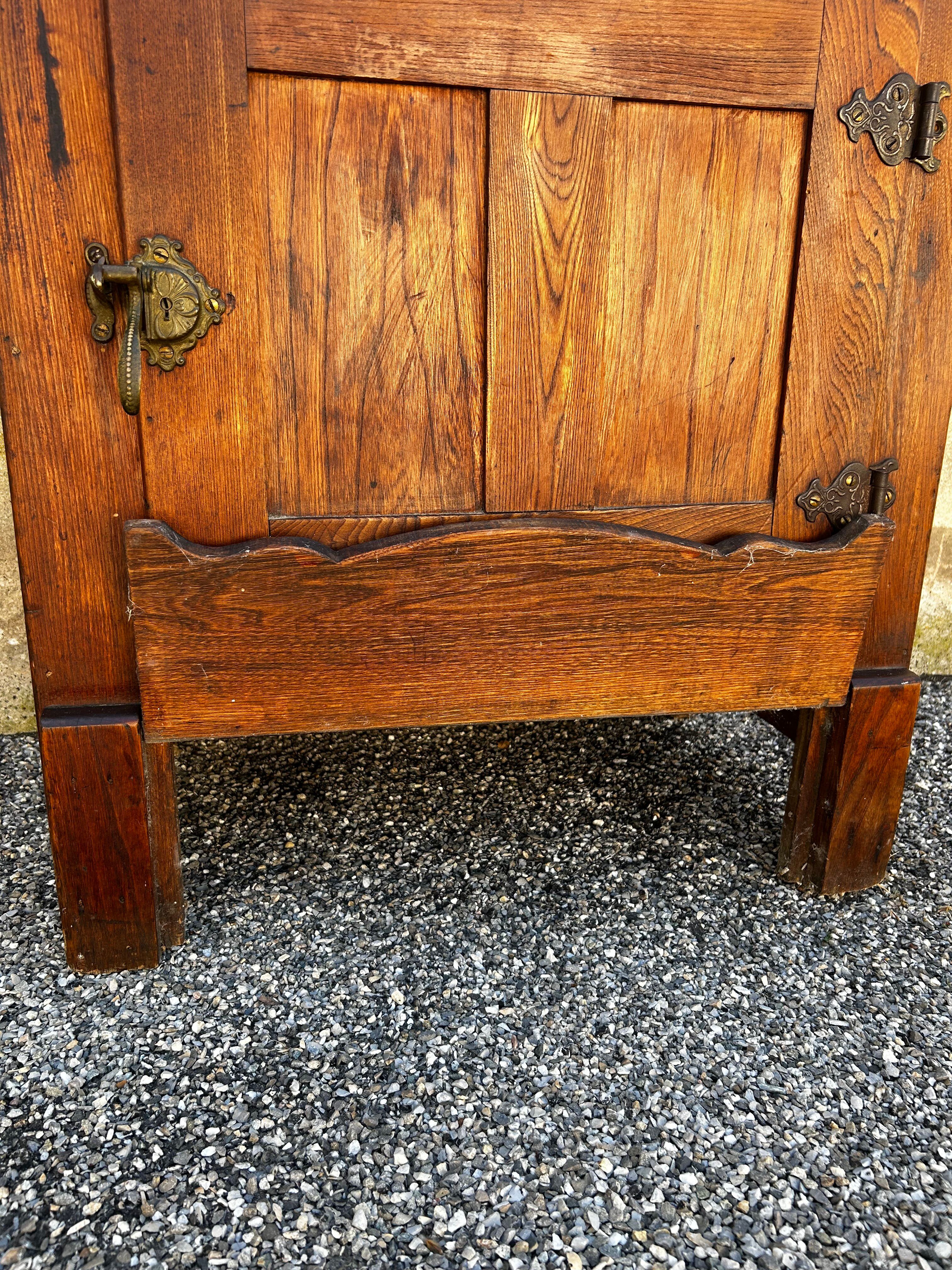 American icebox in oak and zinc – early 20th century