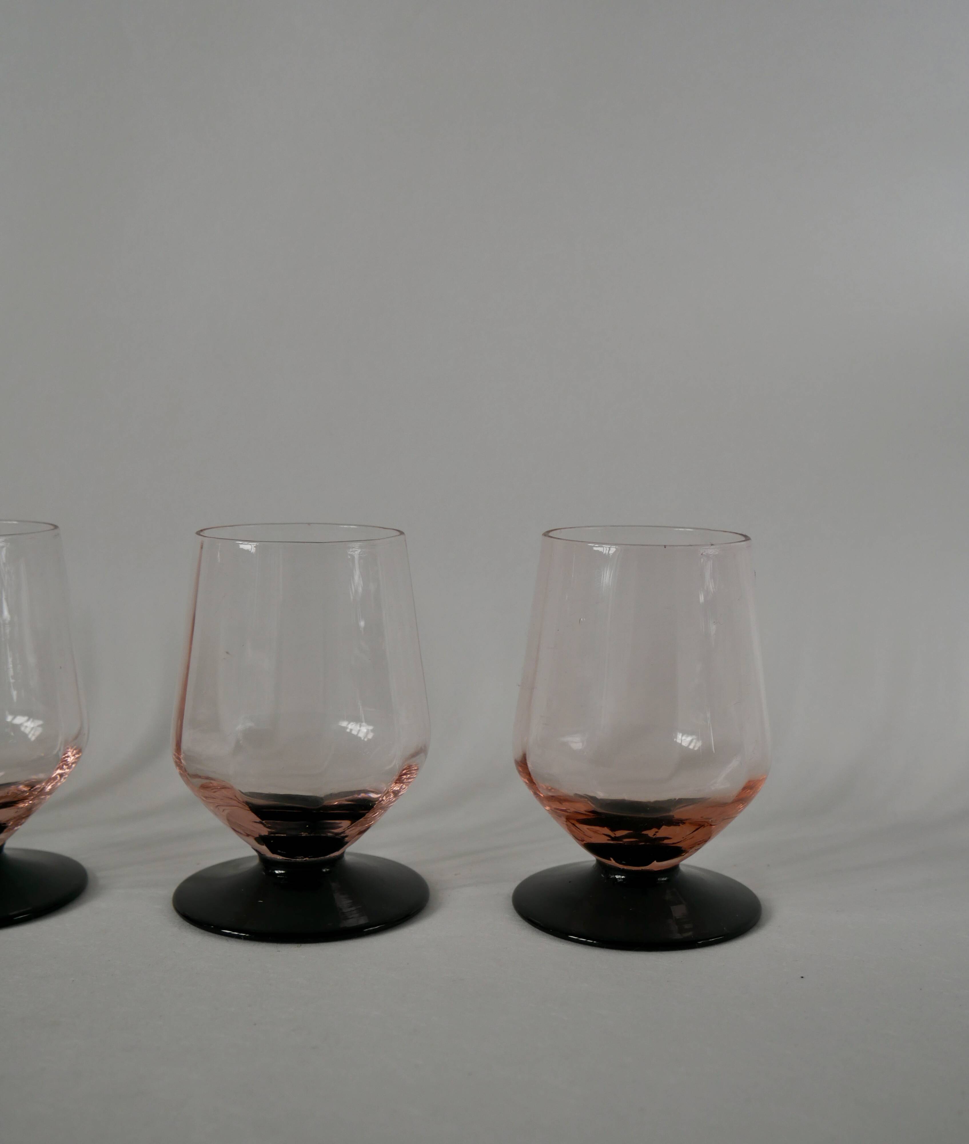 Set of 4 glasses with pink stems and black stems art deco 1930s