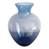 Vase en verre bleu