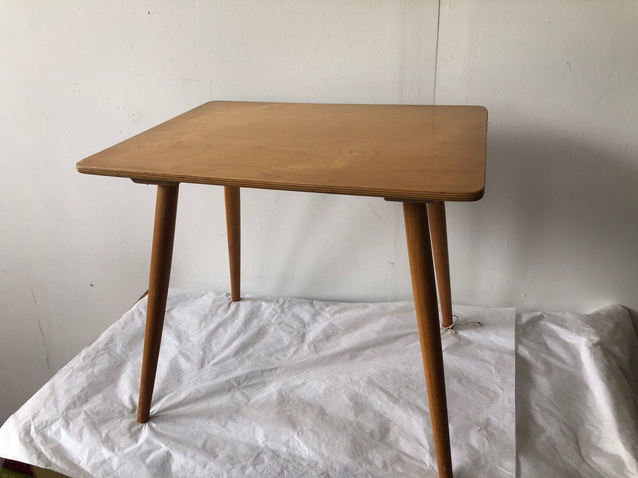 Table child 50s feet compass