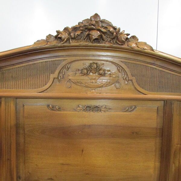 Lit  140 cm en noyer blond massif