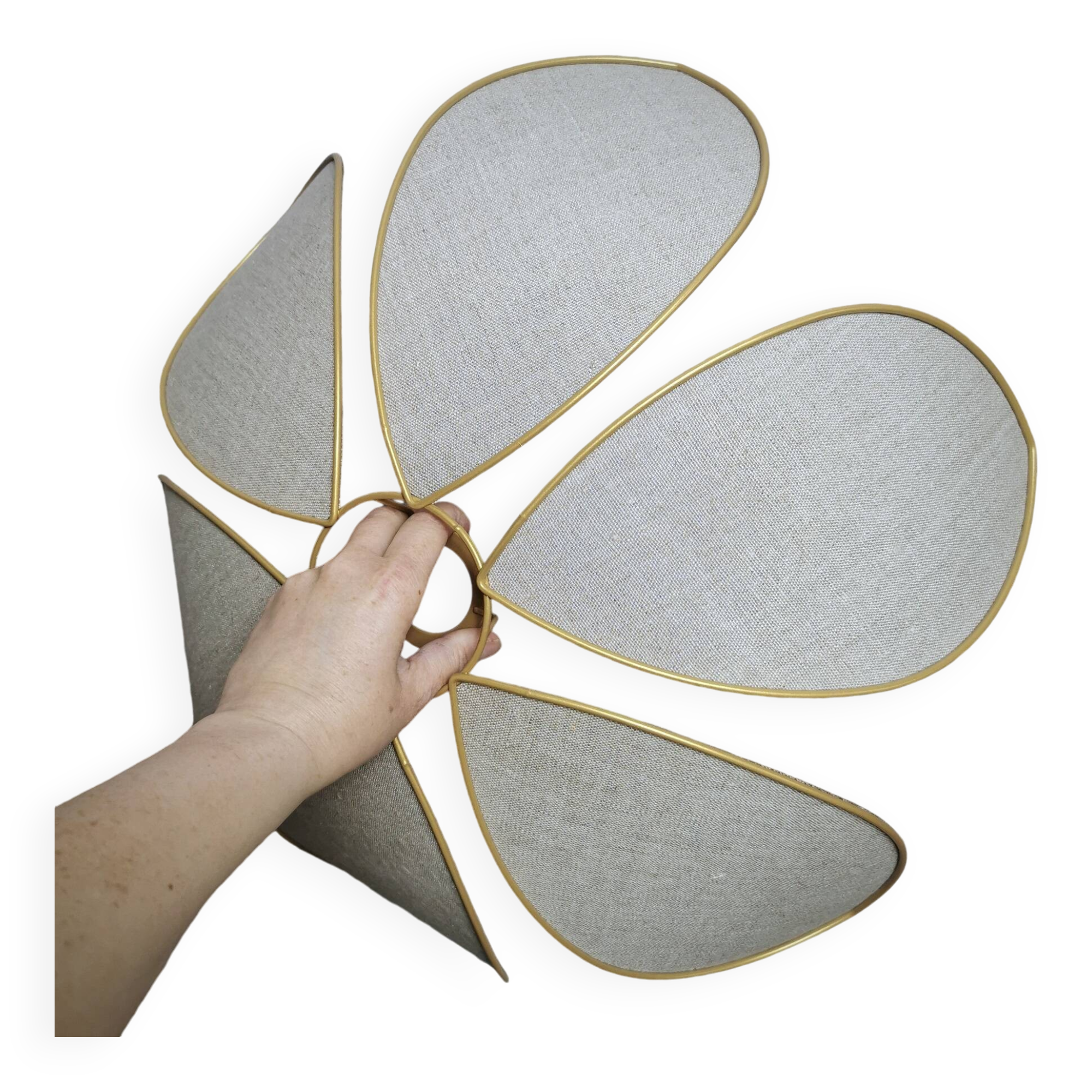 6-petal flower suspension with metal structure and natural linen petals